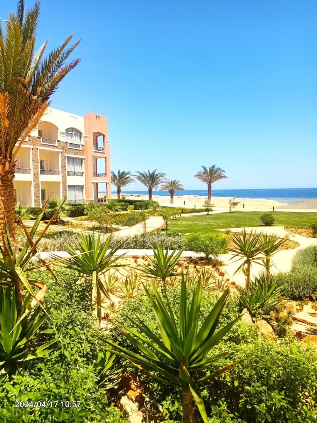 Oyster Bay Beach Resort Abu Dabab Exterior photo