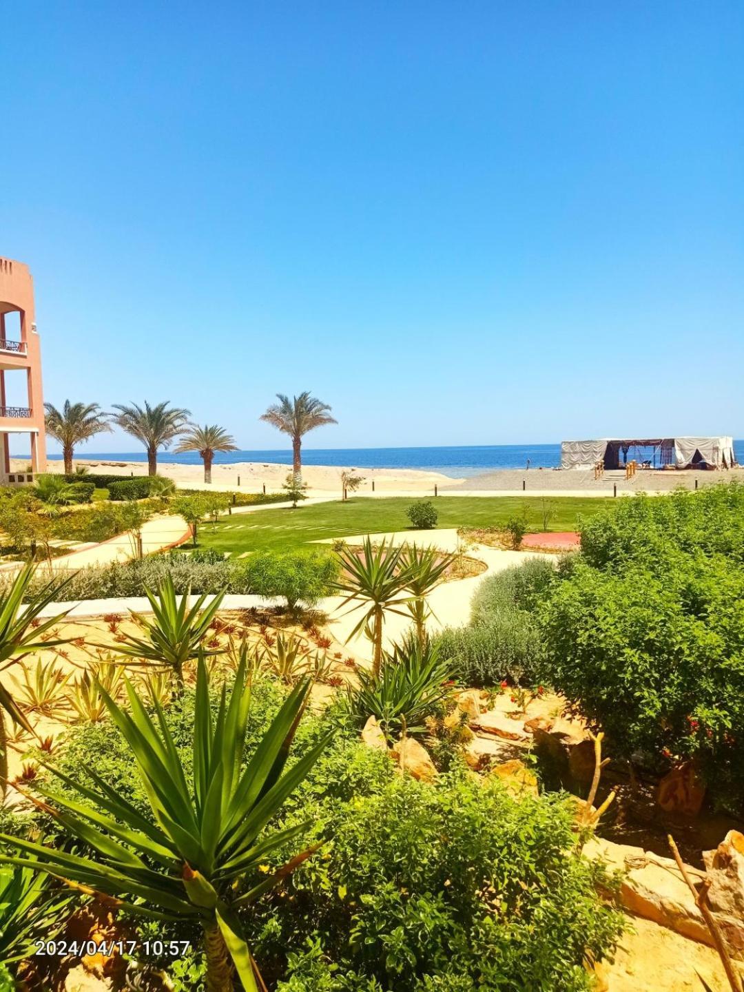 Oyster Bay Beach Resort Abu Dabab Exterior photo